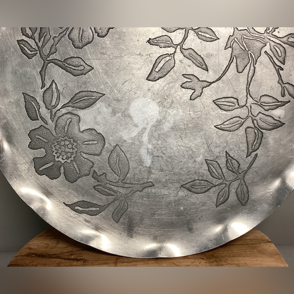 ⚫️ Vintage - Hammered Aluminum Serving Platter - Dogwood Floral Design - Unique - Picture 4 of 10